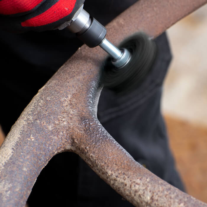 Čistící kotouč na stopce HERMAN FWK-10/S Dragon Black Brusivo: STRIP-IT + SiC