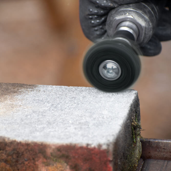 Čistící kotouč na stopce HERMAN FWK-10/S Dragon Black Brusivo: STRIP-IT + SiC