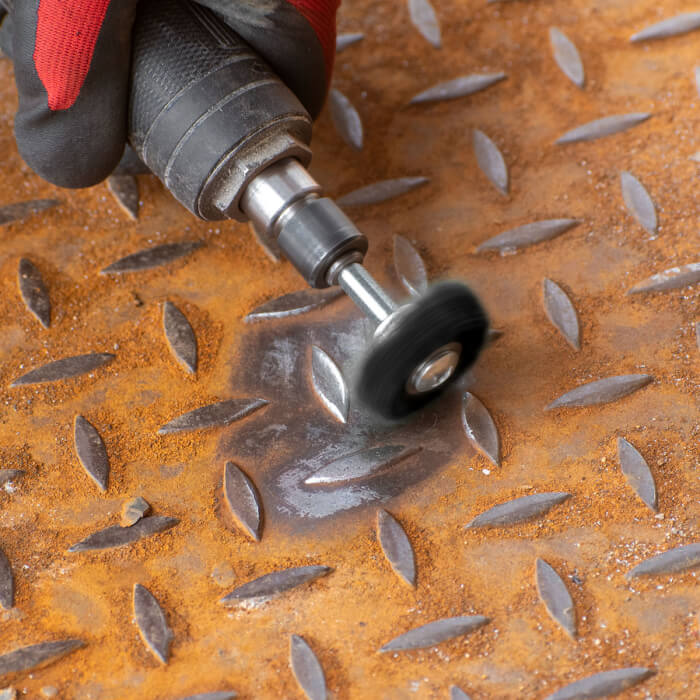 Čistící kotouč na stopce HERMAN FWK-10/S Dragon Black Brusivo: STRIP-IT + SiC