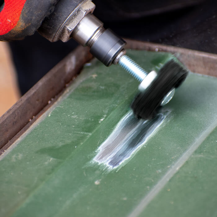 Čistící kotouč na stopce HERMAN FWK-10/S Dragon Black Brusivo: STRIP-IT + SiC